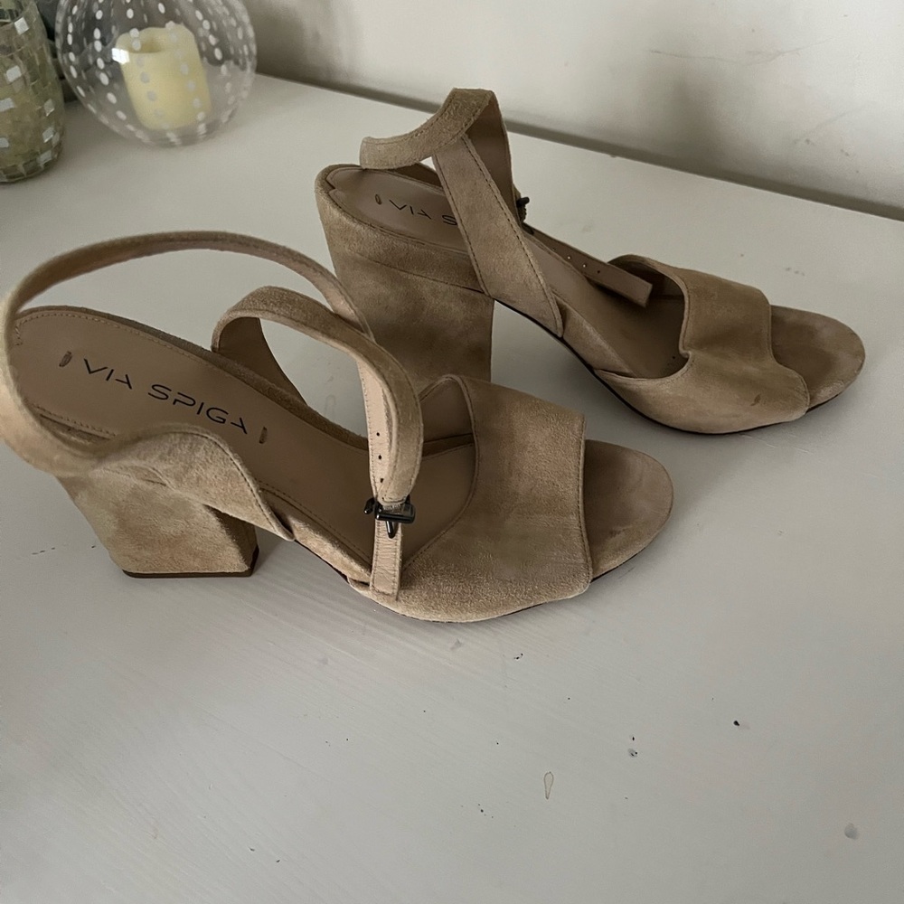 Via Spiga Women's Tan Suede Heels